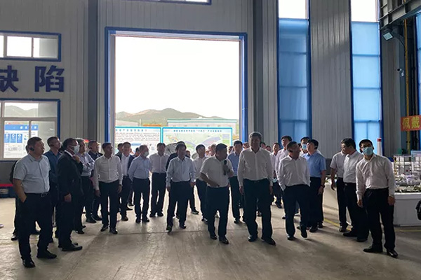 內(nèi)蒙古自治區(qū)黨委常委、通遼市委書記孟憲東攜考察團(tuán)到一諾環(huán)境考察指導(dǎo)